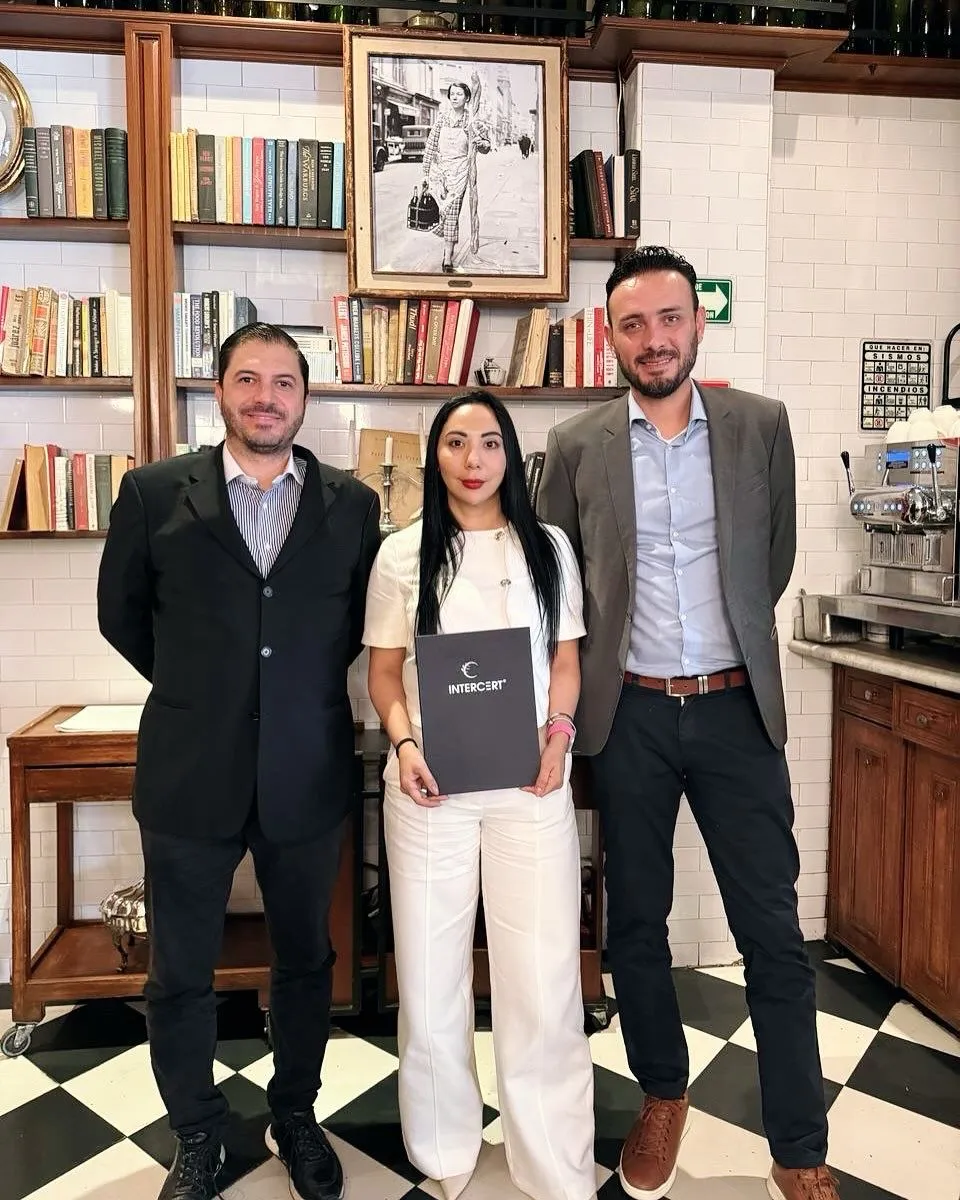Adriana Bringas Certificando a Colsis LATAM